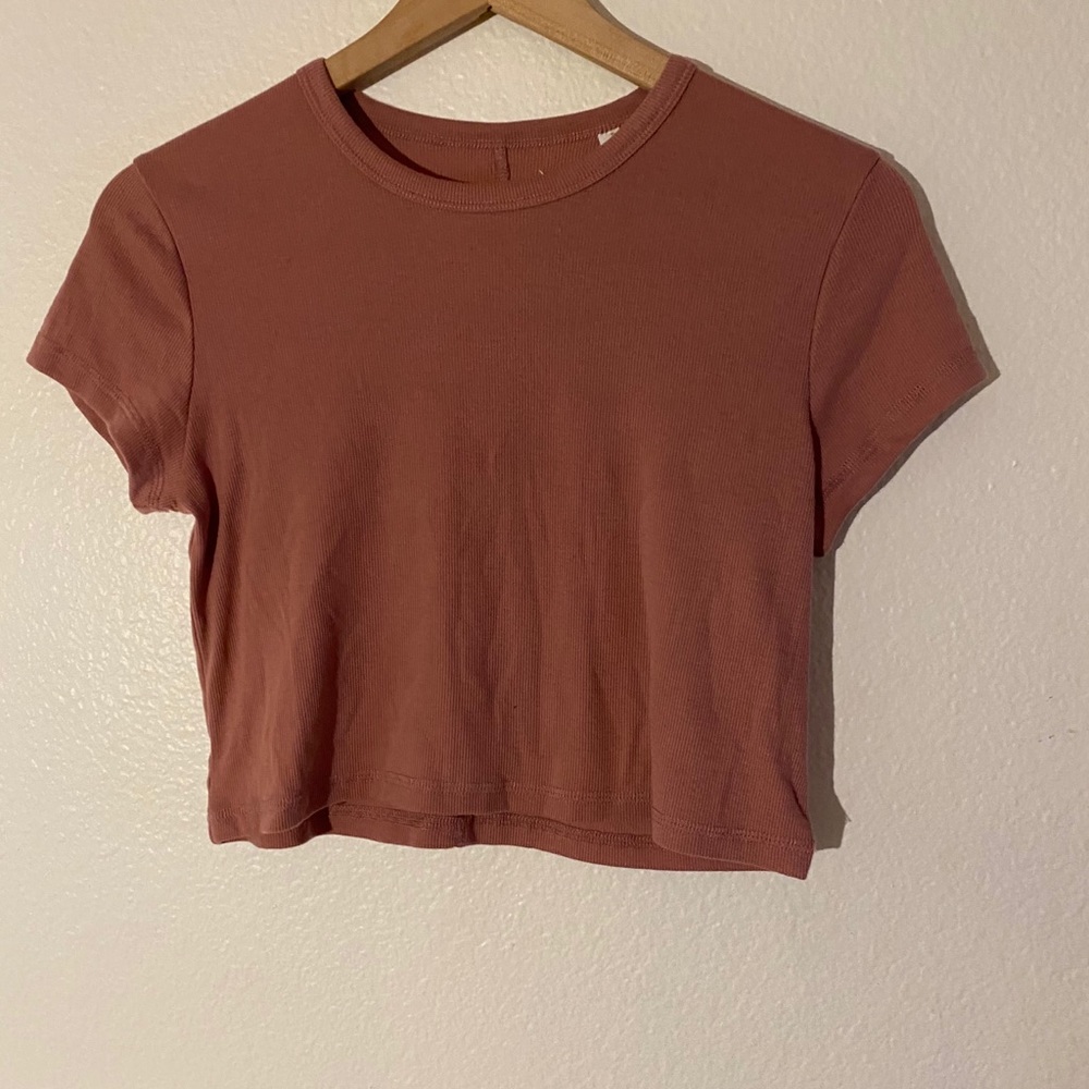 pink/mauve crop top